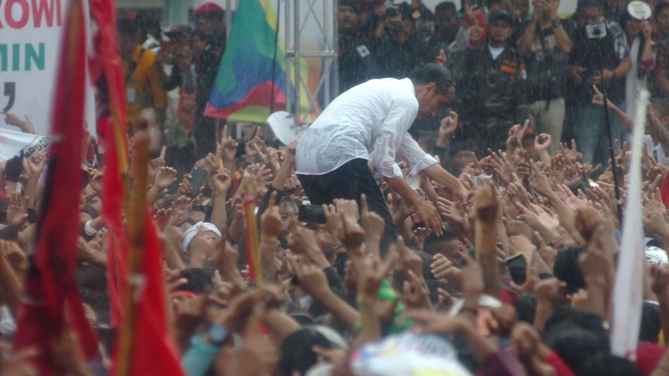 Beberapa Warga Pingsan Saat Kampanye Terbuka Jokowi di Brebes
