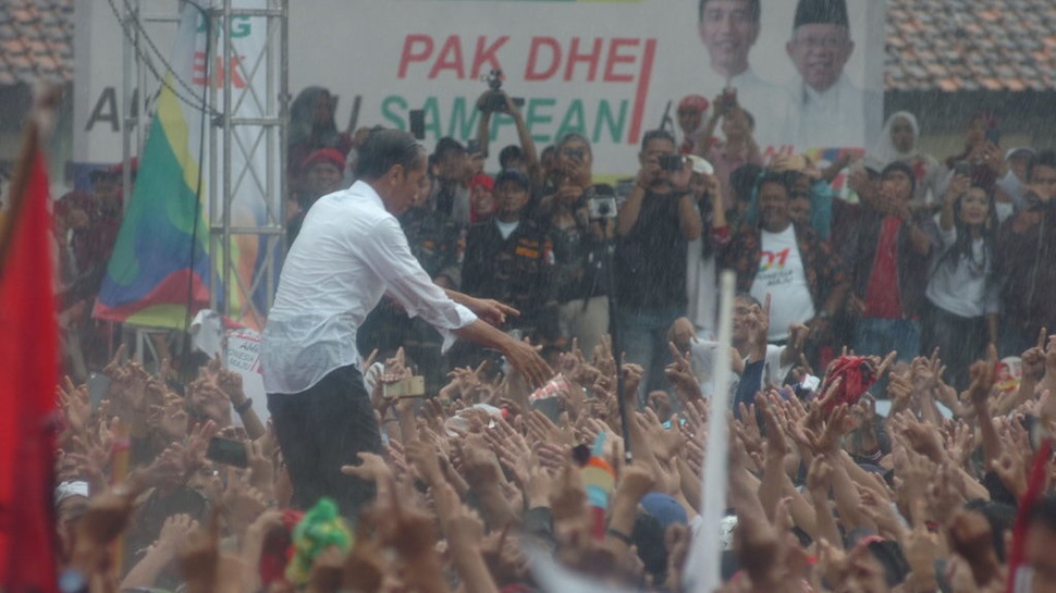 Kampanye di Tegal, Jokowi: Sudah 35 Tahun Tidak Kehujanan Lagi