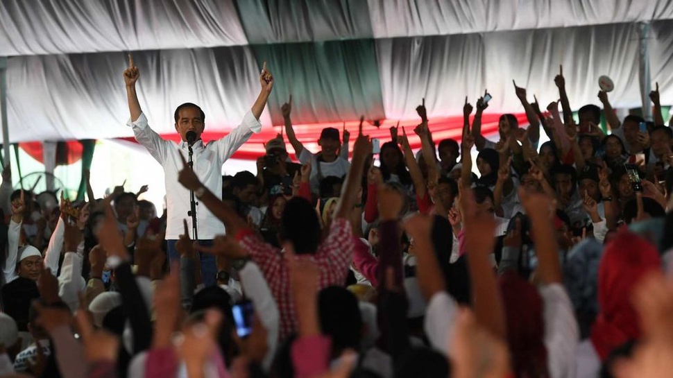 Konser Putih Bersatu: Jokowi Pidato, Ma'ruf Amin Pimpin Doa