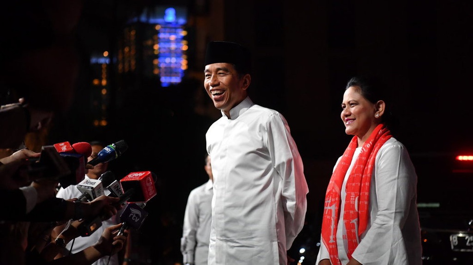 Habis Makan Malam, Jokowi Datang ke Lokasi Debat Bersama Iriana