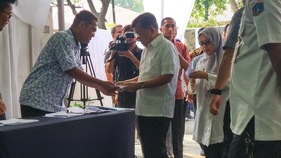 Jusuf Kalla dan Nadiem Makarim Sudah Mencoblos di TPS 4 Pulo
