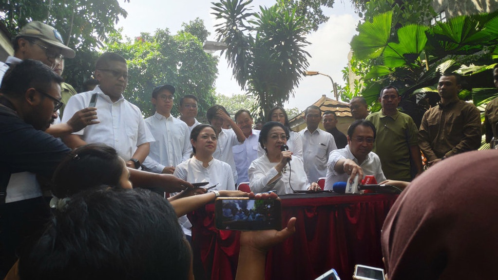 Megawati dan Puan Maharani Telah Mencoblos di TPS Kebagusan