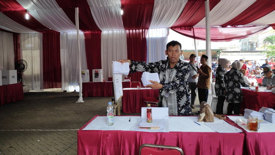 Jokowi-Ma'ruf Unggul Tipis di TPS Megawati