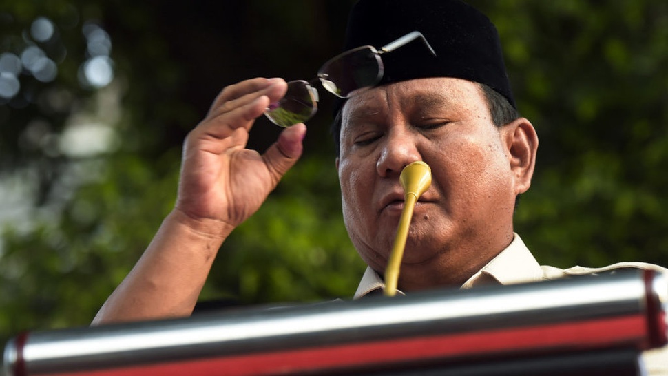 Ironi Prabowo: Tak Percaya Media, tapi Pakai Bukti Link Berita