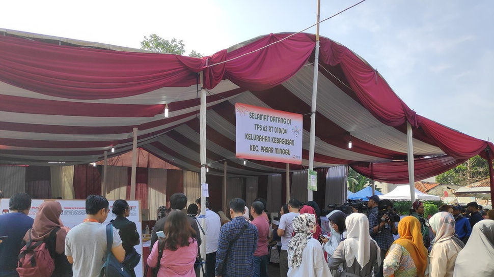 Pemilu 2019: TPS Megawati Siapkan Lontong, Telur, dan Kopi Gratis