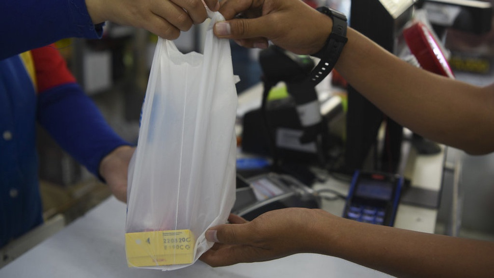 Draf Pergub Larangan Kantong Plastik di DKI Atur Sanksi Bertahap