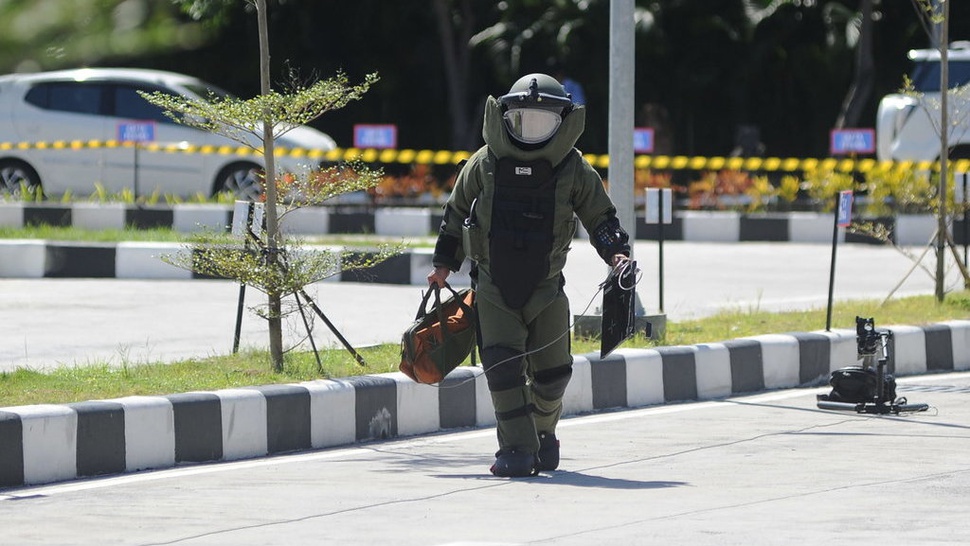 Pengamanan Polres Cirebon Diperketat Usai Temuan 5 Bom Aktif