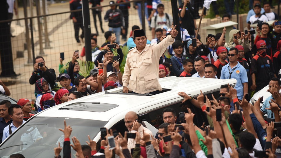 Para Pendukung Semangati Prabowo: Jangan Menyerah, Pak Presiden!