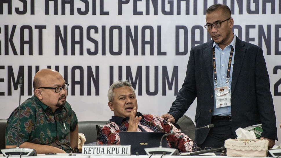 Rekapitulasi KPU: Prabowo-Sandi Masih Tertinggal dari Jokowi-Ma'ruf
