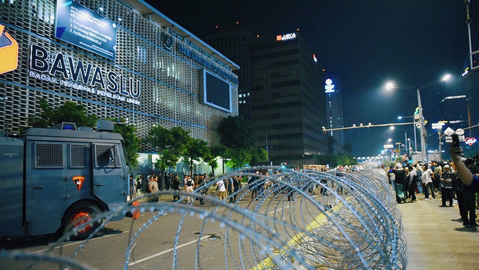 Polisi Duga Massa Aksi di Bawaslu pada Malam Hari Beda dengan Siang