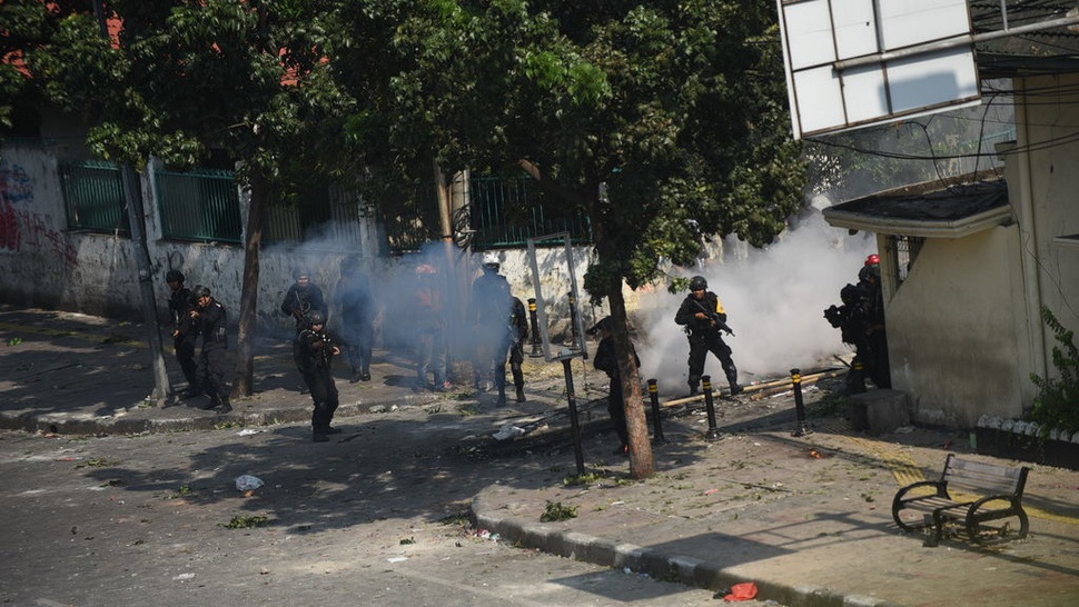 Bentrok di Jatibaru, Massa Demo 22 Mei Bakar Ban dan Lempar Batu