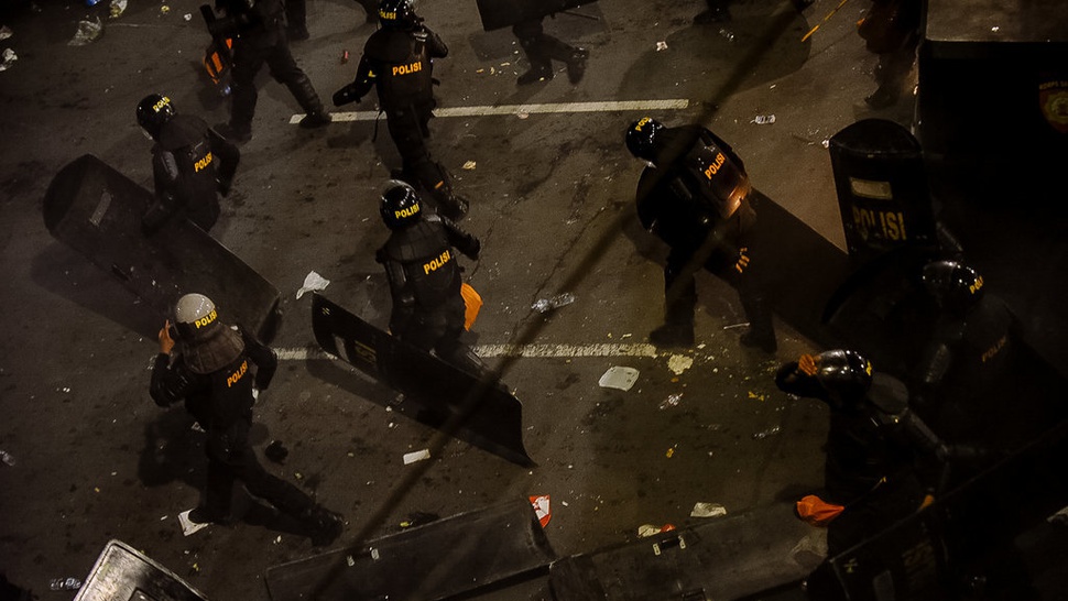 Massa di Kemanggisan Mundur Usai Negosiasi dengan Polisi