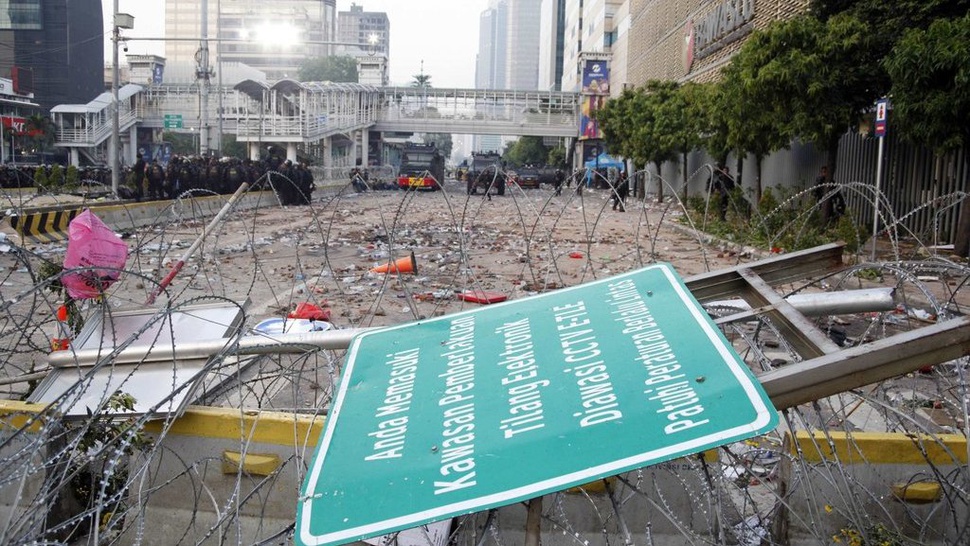 PT Transjakarta Masih Hitung Kerugian Halte Rusak Saat Aksi 22 Mei