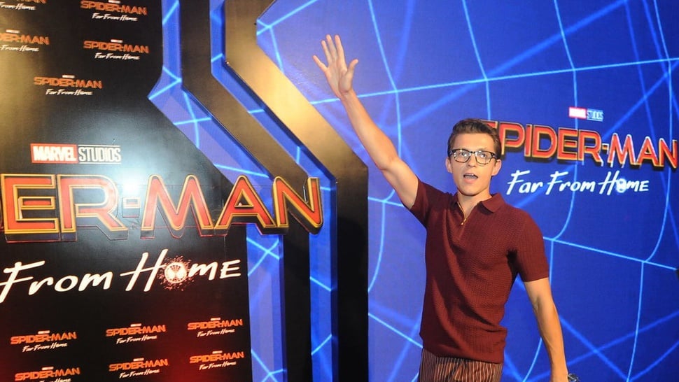 Tom Holland Angkat Bicara Soal Keluarnya Spider-Man dari MCU