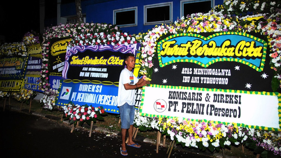 Masyarakat Datangi Puri Cikeas untuk Melayat Ani Yudhoyono