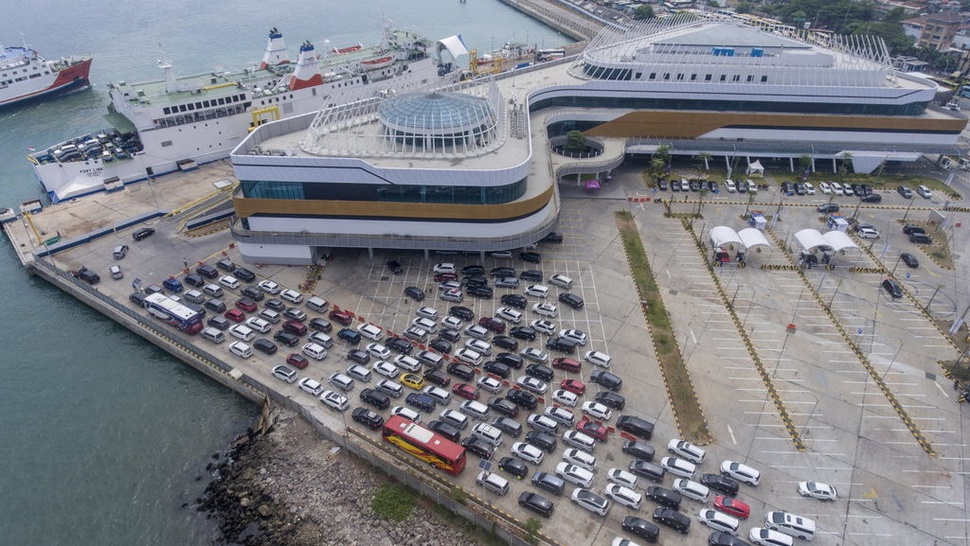 ASDP Catat Penumpang Ferry Naik 24% di Pelabuhan Merak-Bakauheni