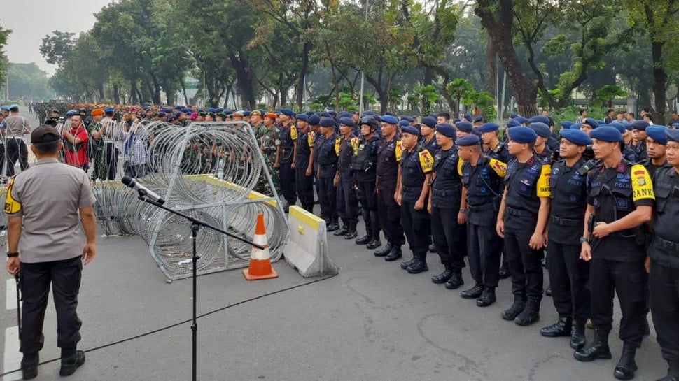 Apa Saja yang Termasuk Pegawai ASN, Apakah Polisi dan TNI Juga?