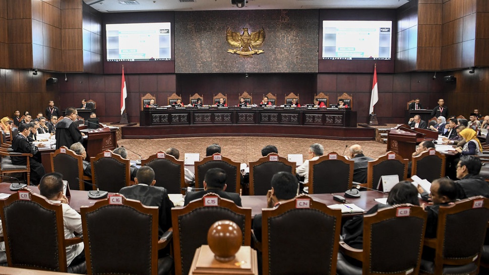 KPU & Tim Jokowi Tolak Dalil 10 Juni, Hakim: Serahkan pada MK