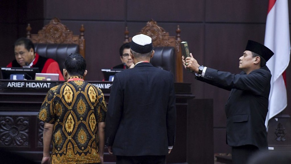 Hakim MK Putuskan Jumlah Saksi Kubu Prabowo-Sandi Jadi 14 Orang