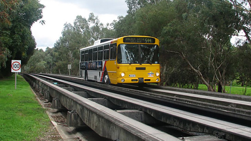 Menilik Plus Minus Penerapan O-Bahn Busway