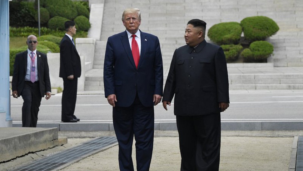 Trump Undang Kim Jong Un ke AS Usai Jabat Tangan Simbolik di DMZ