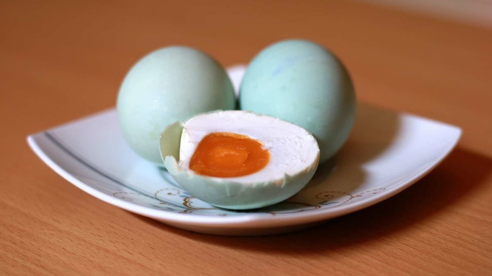 Bahan & Cara Mudah Membuat Telur Asin (Salted Egg) Sendiri di Rumah