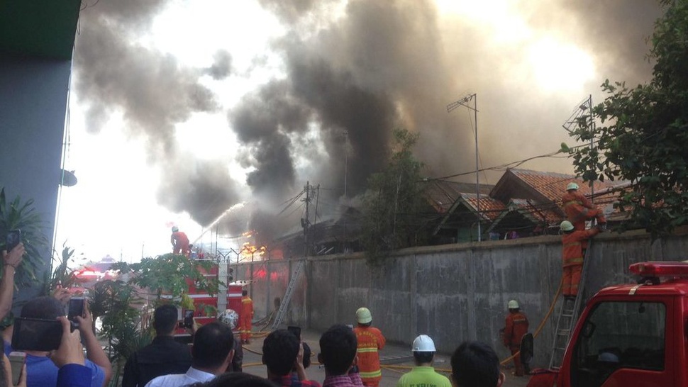 Kebakaran Jakarta: Damkar Perlu Solusi Jangkau Permukiman Padat