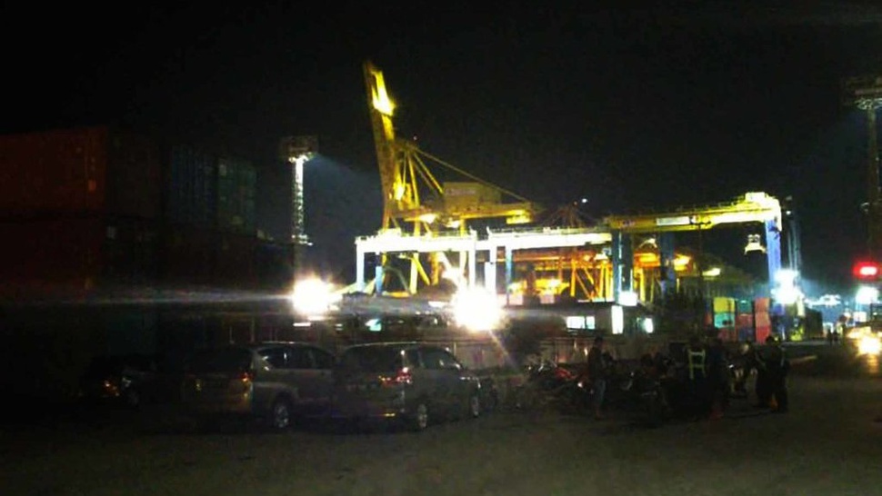KSOP Tanjung Emas Duga Kapal Tabrak Crane karena Kegagalan Mesin