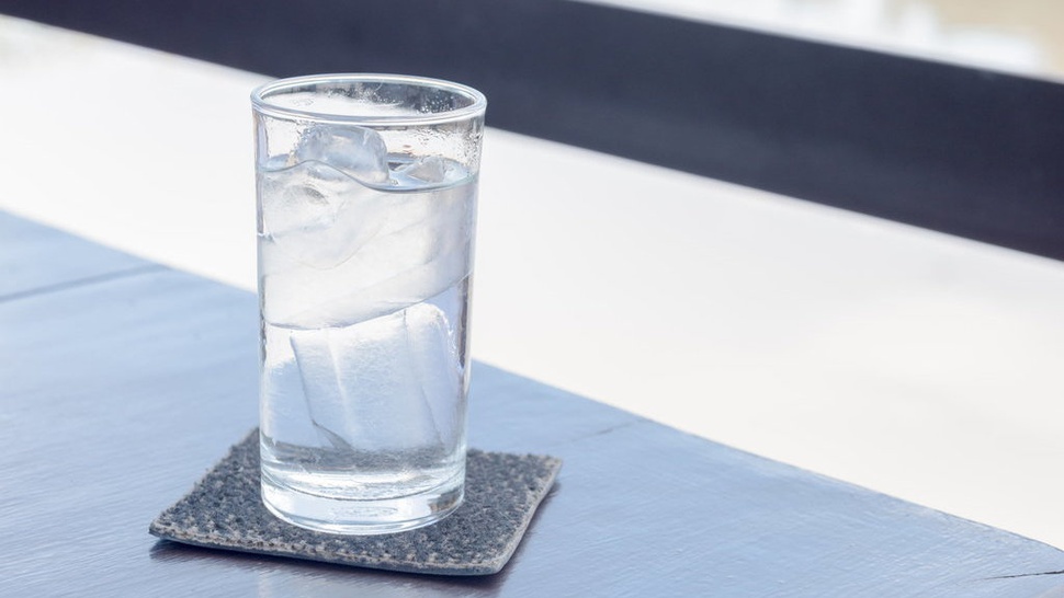 Manfaat dan Risiko Minum Air Dingin Bagi Kesehatan