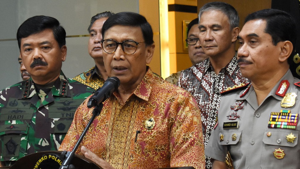 Tim Hukum TNI Jadi Pengacara Kivlan, Wiranto Enggan Komentar