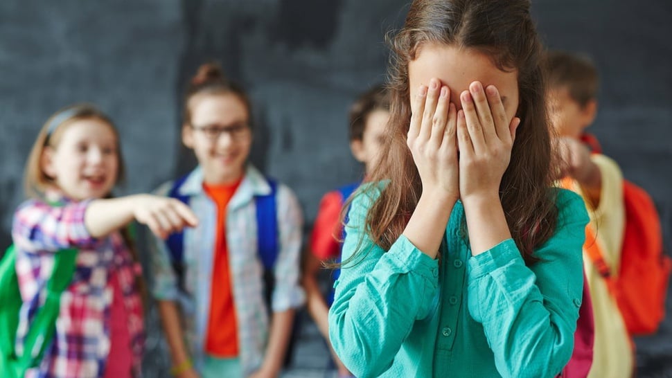 Tanda Anak Jadi Korban Bullying dan Cara Mengatasinya