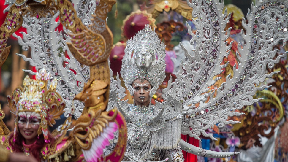 Warna-warni ASEAN di Solo Batik Carnival 