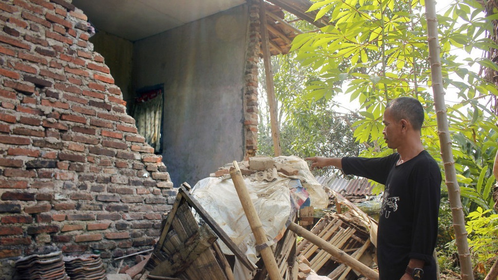 Gempa Banten: Warga Sinar Jaya Ngungsi Karena Tembok Rumahnya Roboh