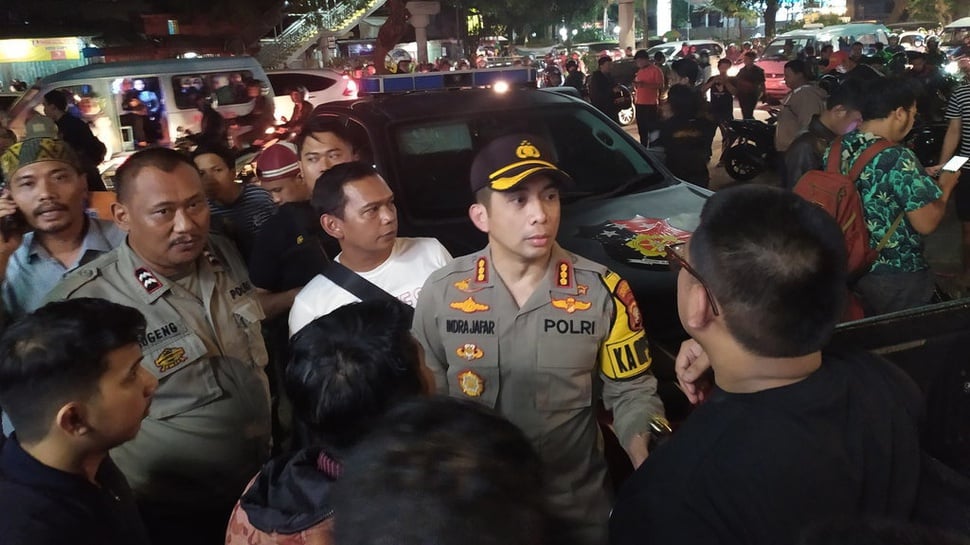 Nobar PSM Makassar di Jakarta Ricuh, Polisi Lepaskan Gas Air Mata