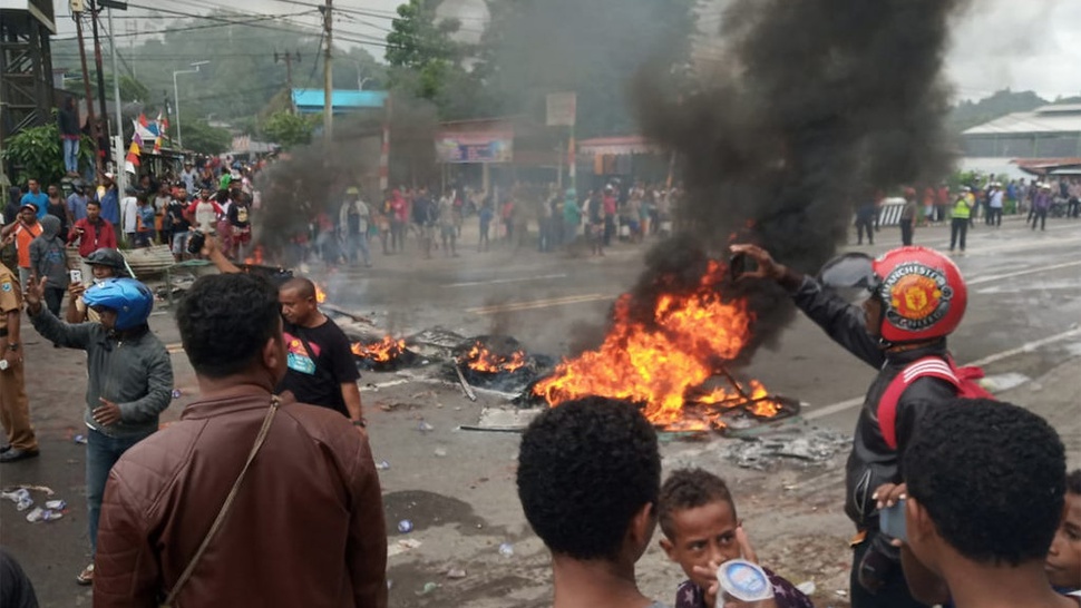 Kerusuhan di Manokwari, Kantor Eks Gubernur Papua Dirusak Massa