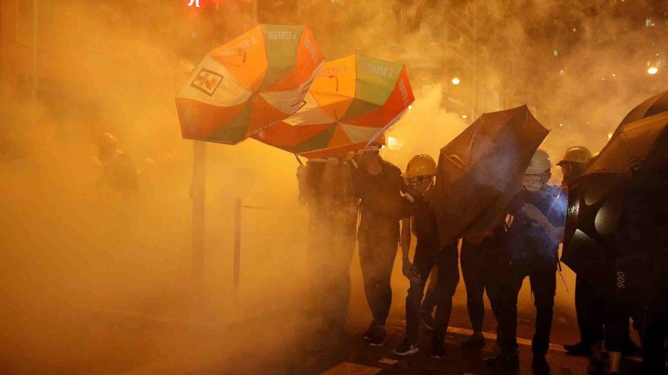 Demo Hong Kong: Pria Terbakar Usai Berdebat Dengan Demonstran