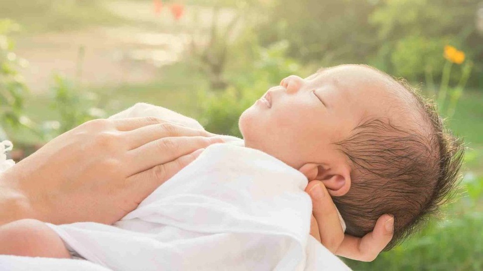 Cara Merawat Bayi Kuning: Berjemur Hingga Terapi