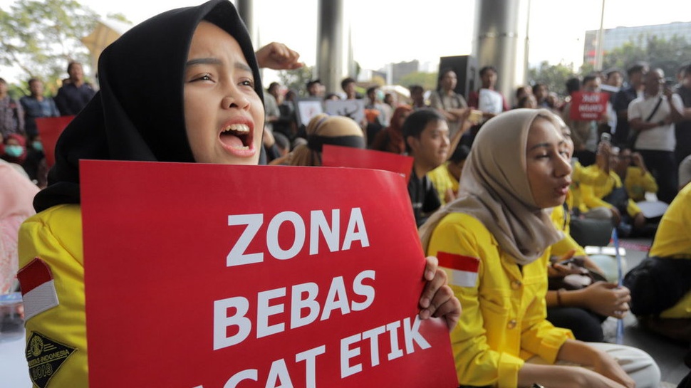Pansel Capim KPK dalam Pusaran Isu Irjen Firli, TGB, dan Jokowi