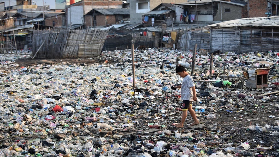 Lautan Sampah di Pemukiman Rawa Bengek