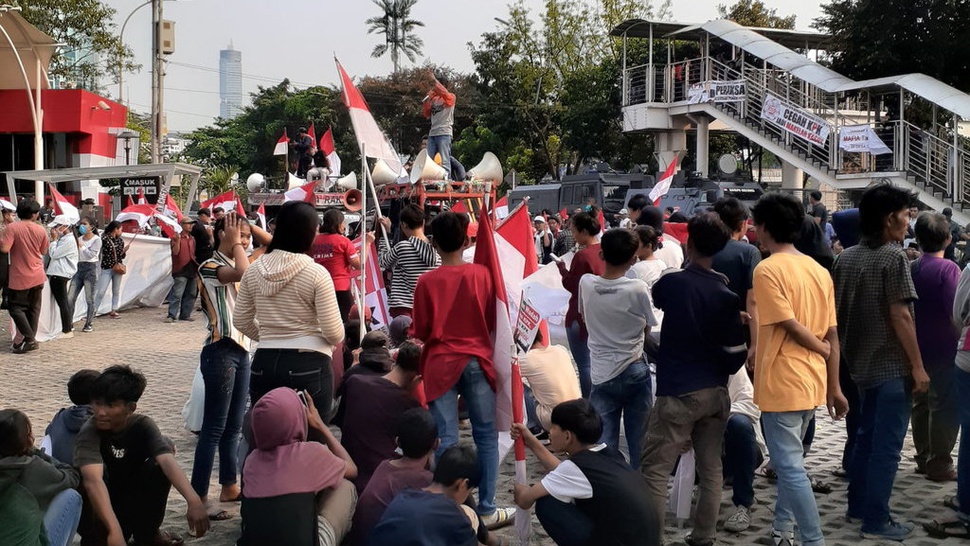 Massa Demo di Depan KPK Mengaku Dibayar