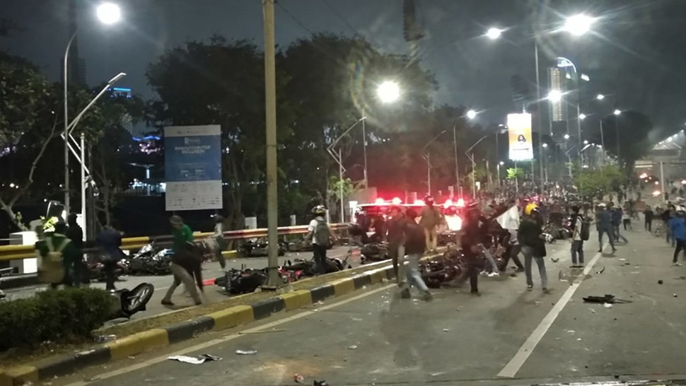 Bentrok di Belakang DPR, Kereta KRL Melintas Pelan ke St Pal Merah