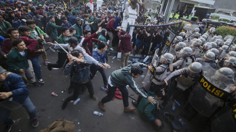 Polda Jabar Tangkap 68 Orang Usai Aksi Demo Mahasiswa Tolak RKHUP