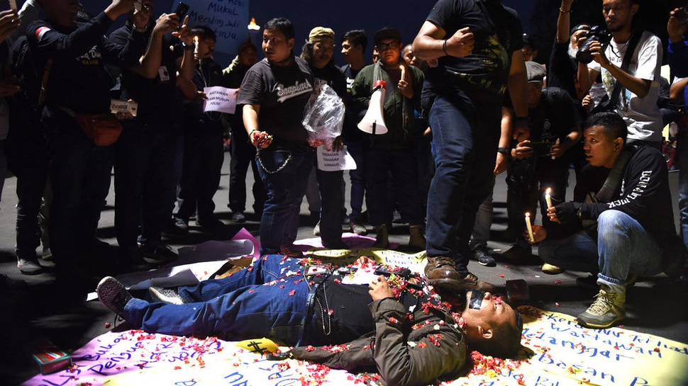Aksi Mengecam Kekerasan Terhadap Jurnalis oleh Oknum Polisi
