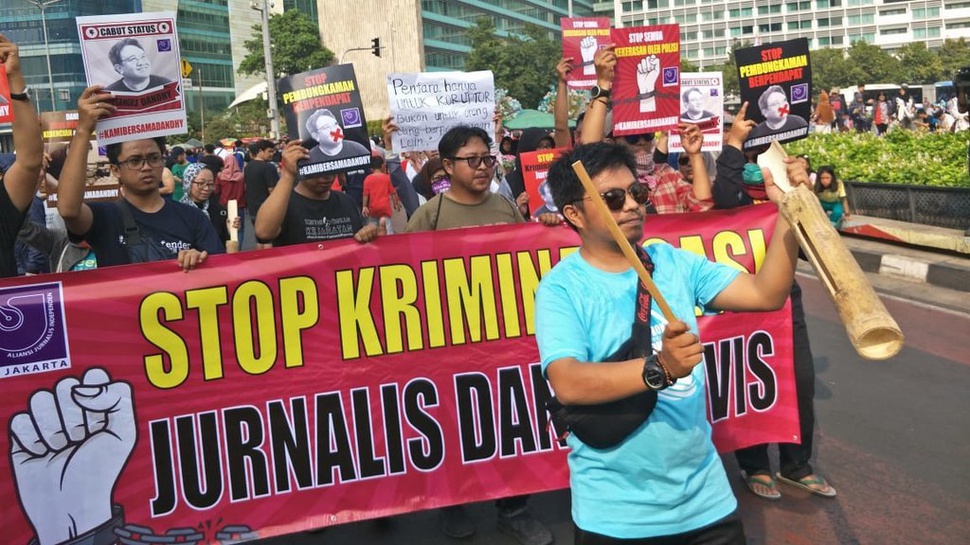 Desak Polisi Cabut Tersangka Dandhy Laksono, Jurnalis Jalan Mundur