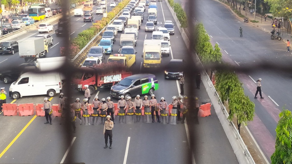 Demo di Depan DPR, Polisi Tutup Jalan Tol Dalam Kota