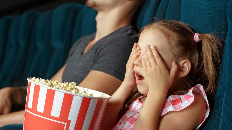 5 Hal yang Perlu Diperhatikan Saat Ajak Anak Nonton di Bioskop