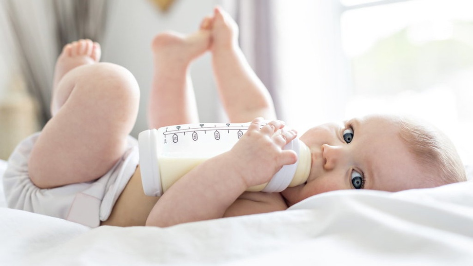 Cara Menghentikan Penggunaan Dot dan Botol Susu pada Bayi & Balita