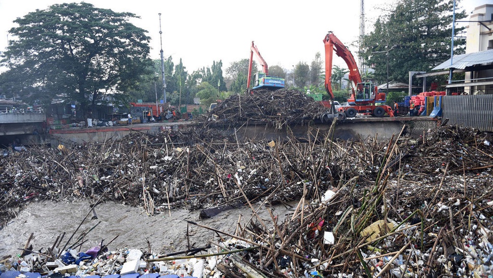 2019/10/09/sampah-pintu-air-manggarai-tirto-mico-2.jpg