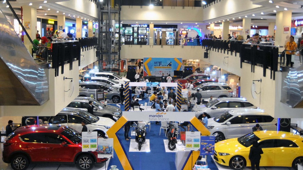 Penjualan Mobil Anjlok 30%, Toyota Masih Juara di Pasar