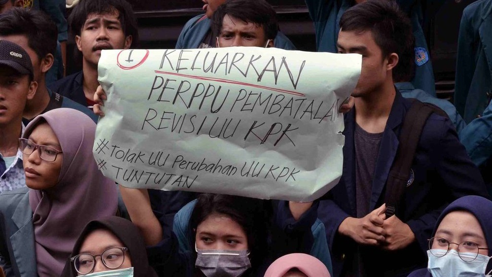 Pusako: Jokowi Tidak Sopan Karena Enggan Keluarkan Perppu KPK